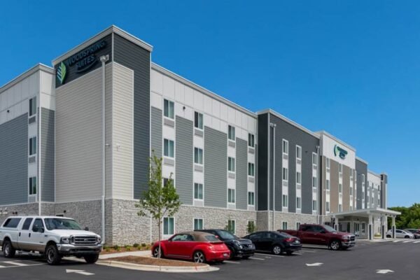 WoodSpring Suites